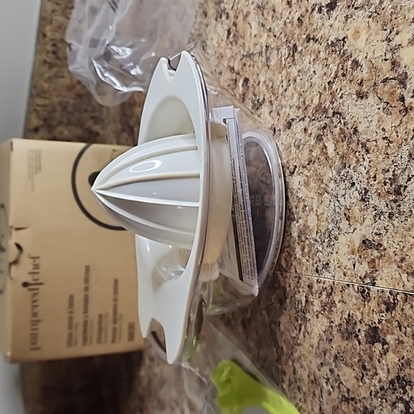 Pamered Chef Citrus Juicer and Zester - Picture 2 of 3